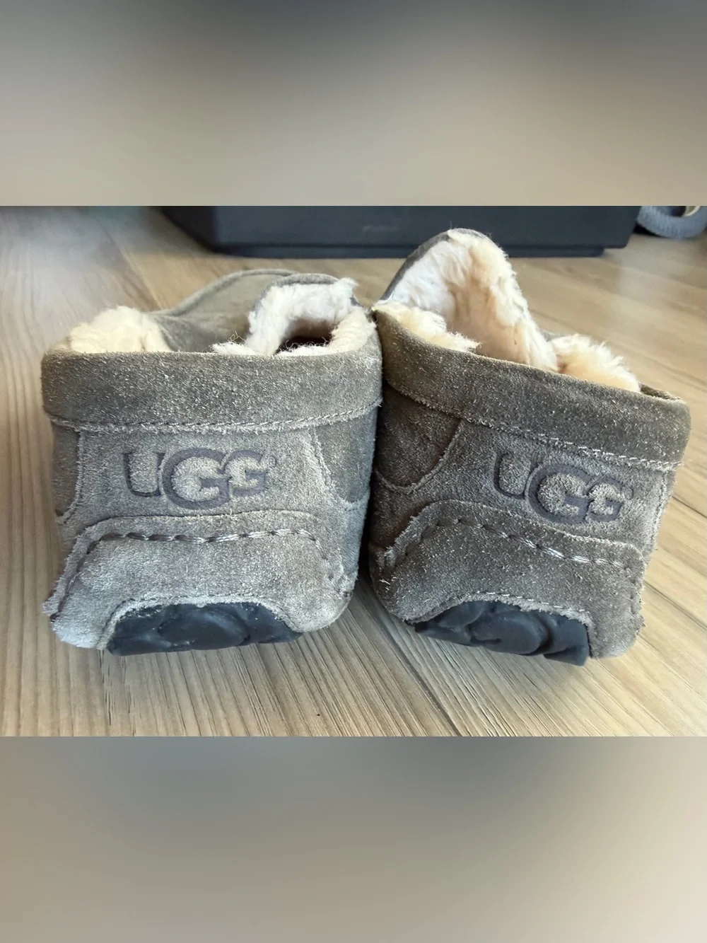 UGG Ascot Men's Gray Shearling-Lined Slip-On Slippers Sz 11